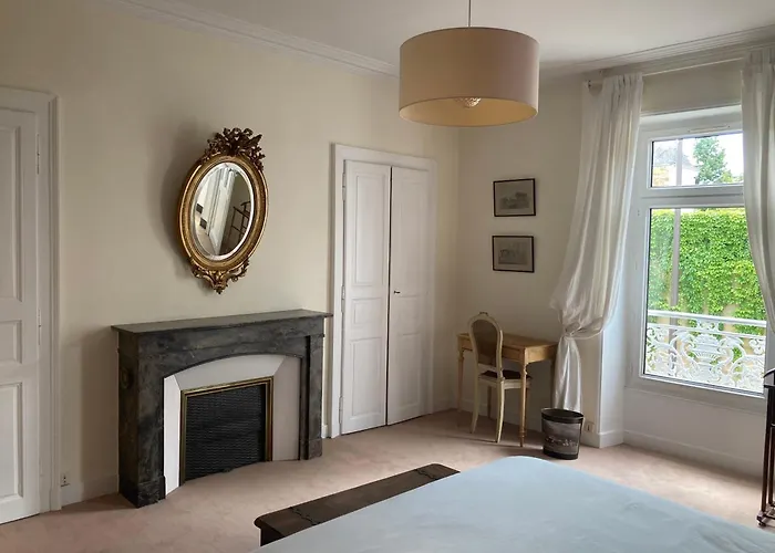 Leo Delibes לינה וארוחת בוקר 3*